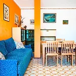 Colourful With Terrace In Apartamento *