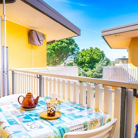 Apartment Colourful With Terrace In Bibione