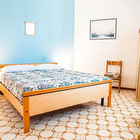 Apartment Colourful With Terrace In