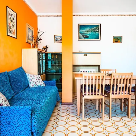 Colourful With Terrace In Apartment *